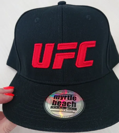 Чёрная бейсболка с объёмной 3D-вышивкой логотипа UFC